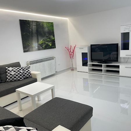 Apartment White Zagreb - Private Parking&Garage Exteriör bild